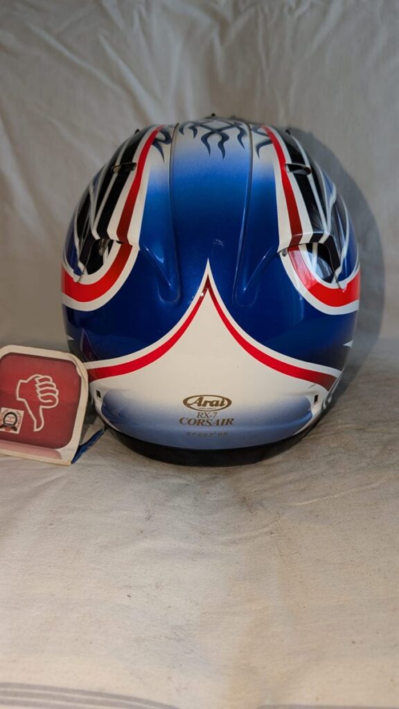 Capacete Arai RX-7 Corsair Réplica antes da reparação